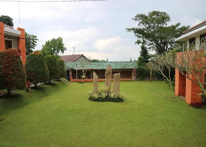 Villa Bukit Pinus Bogor